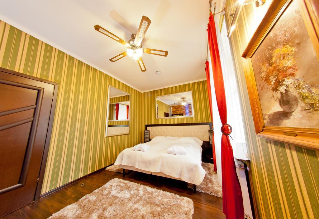 Palac Saturna เชลาดช์ ห้อง รูปภาพ