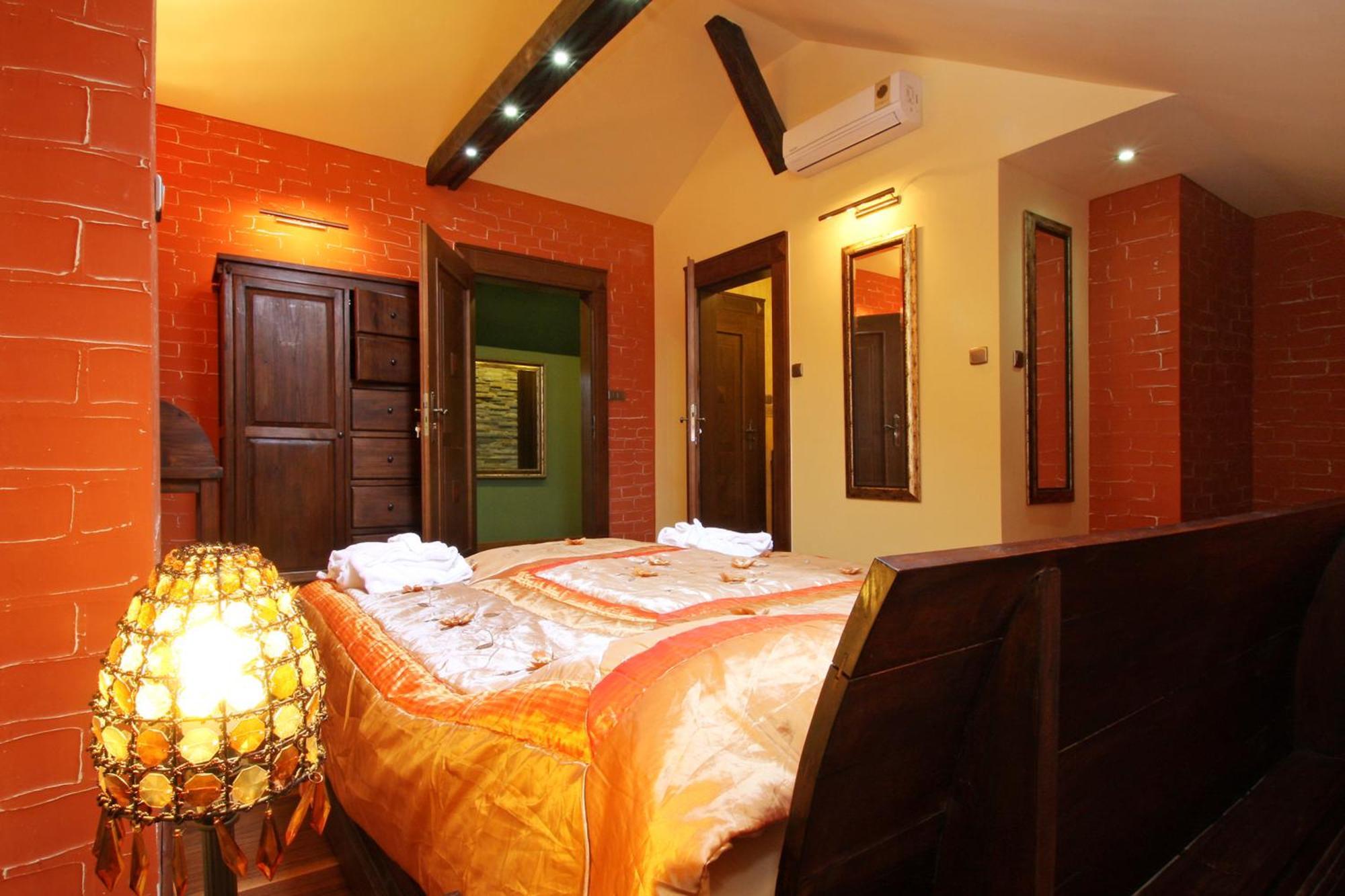 Palac Saturna เชลาดช์ ห้อง รูปภาพ