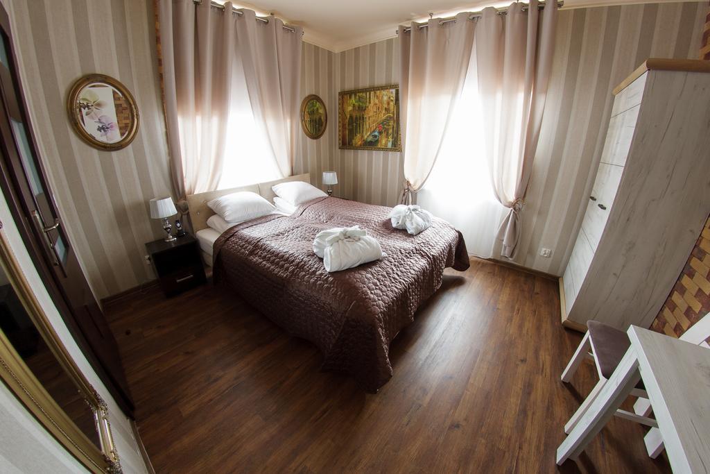 Palac Saturna เชลาดช์ ห้อง รูปภาพ