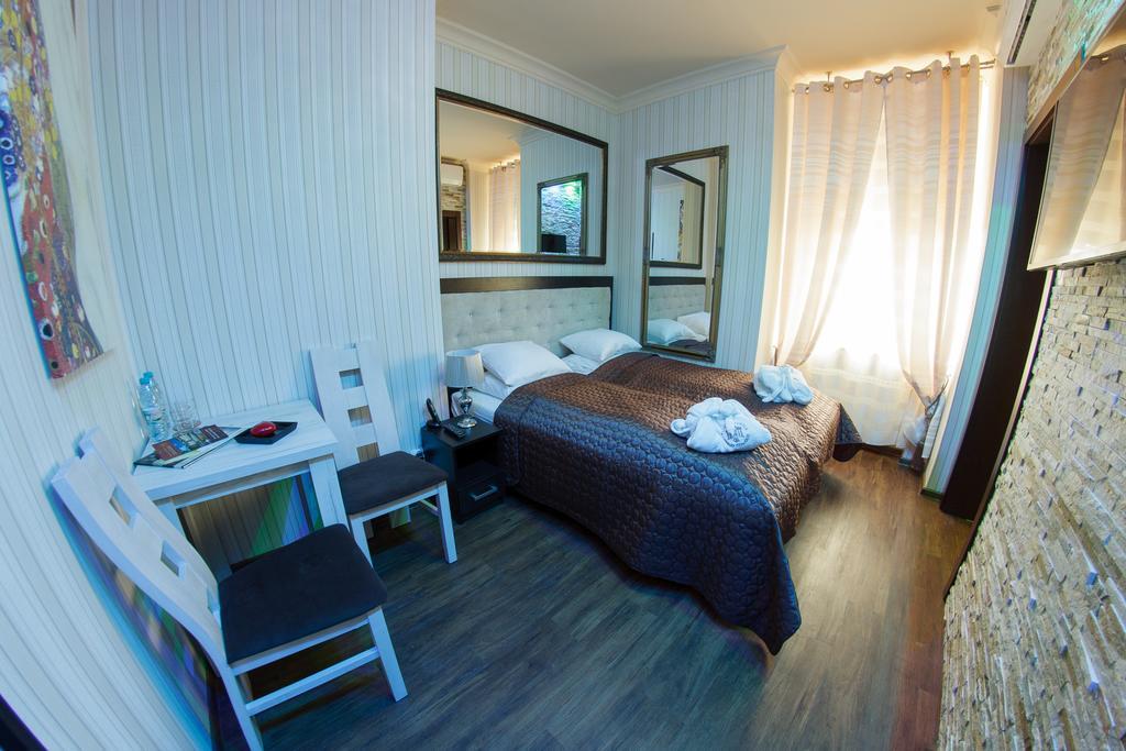 Palac Saturna เชลาดช์ ห้อง รูปภาพ